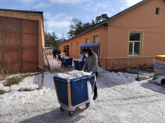 公司機(jī)關(guān)黨支部與溫泉黨支部聯(lián)合開展“弘揚(yáng)雷鋒精神 爭做合格黨員”主題黨日活動