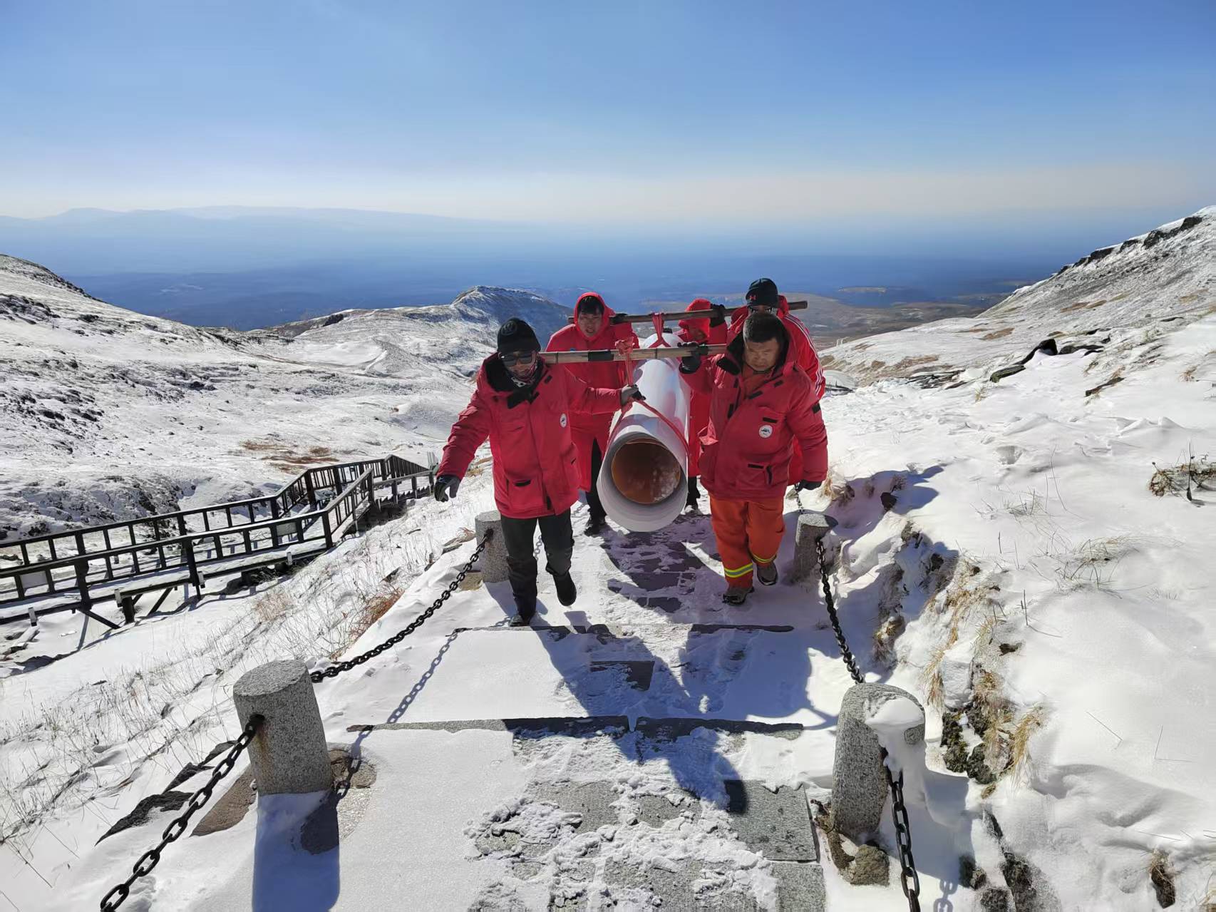 鋼構(gòu)長廊暖寒冬，匠心守護天池游